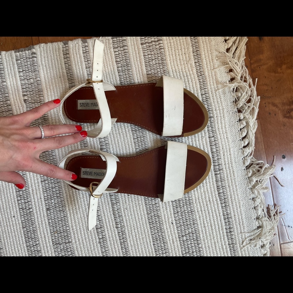 Steve Madden White Sandals, Size 7 - Picture 2 of 3